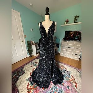 Black prom dress size M